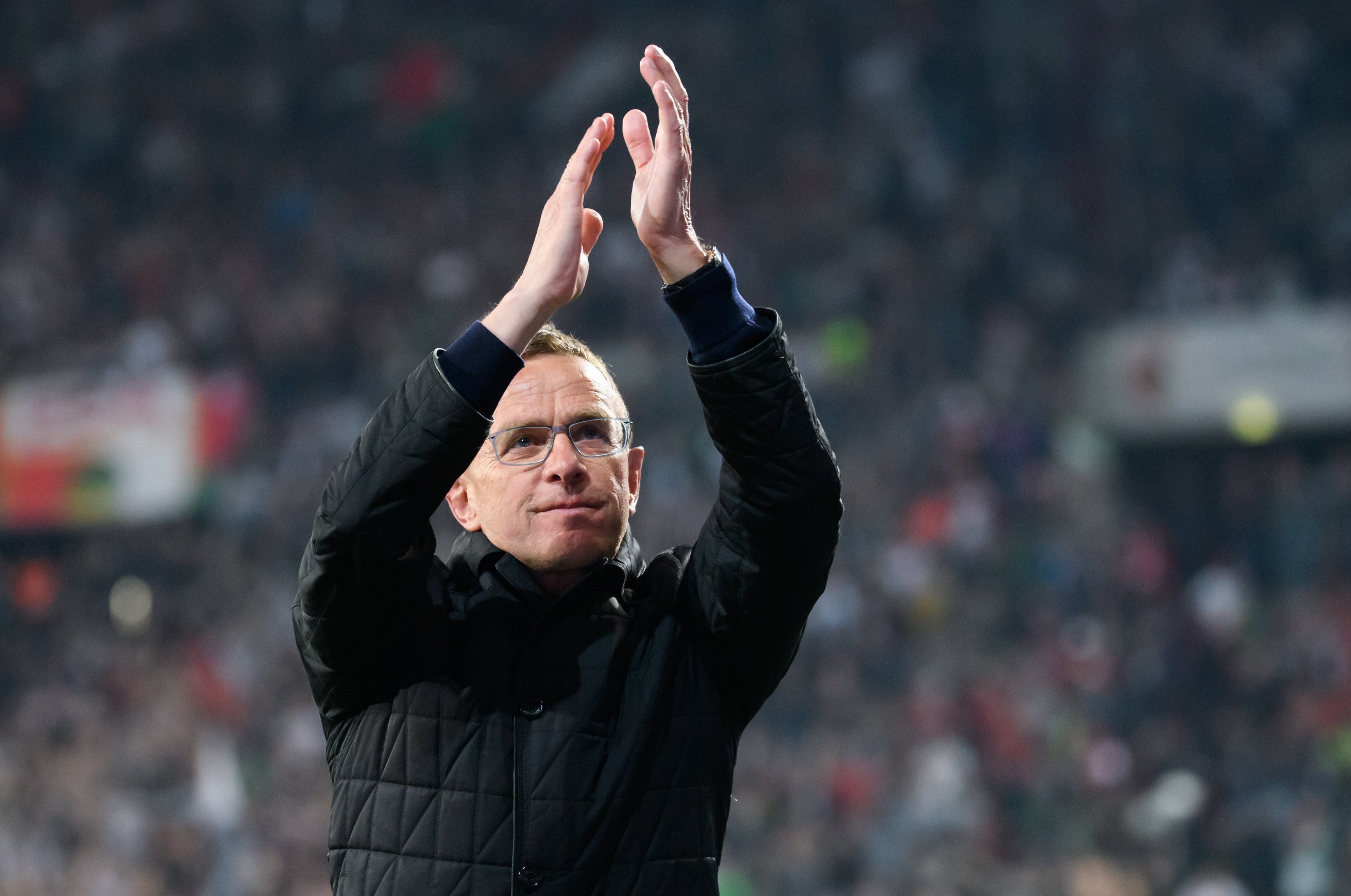 转会期德国杯传出新动向；莱比锡回应争议；管理层表态：球迷炸锅；资深球员宣示担当的简单介绍